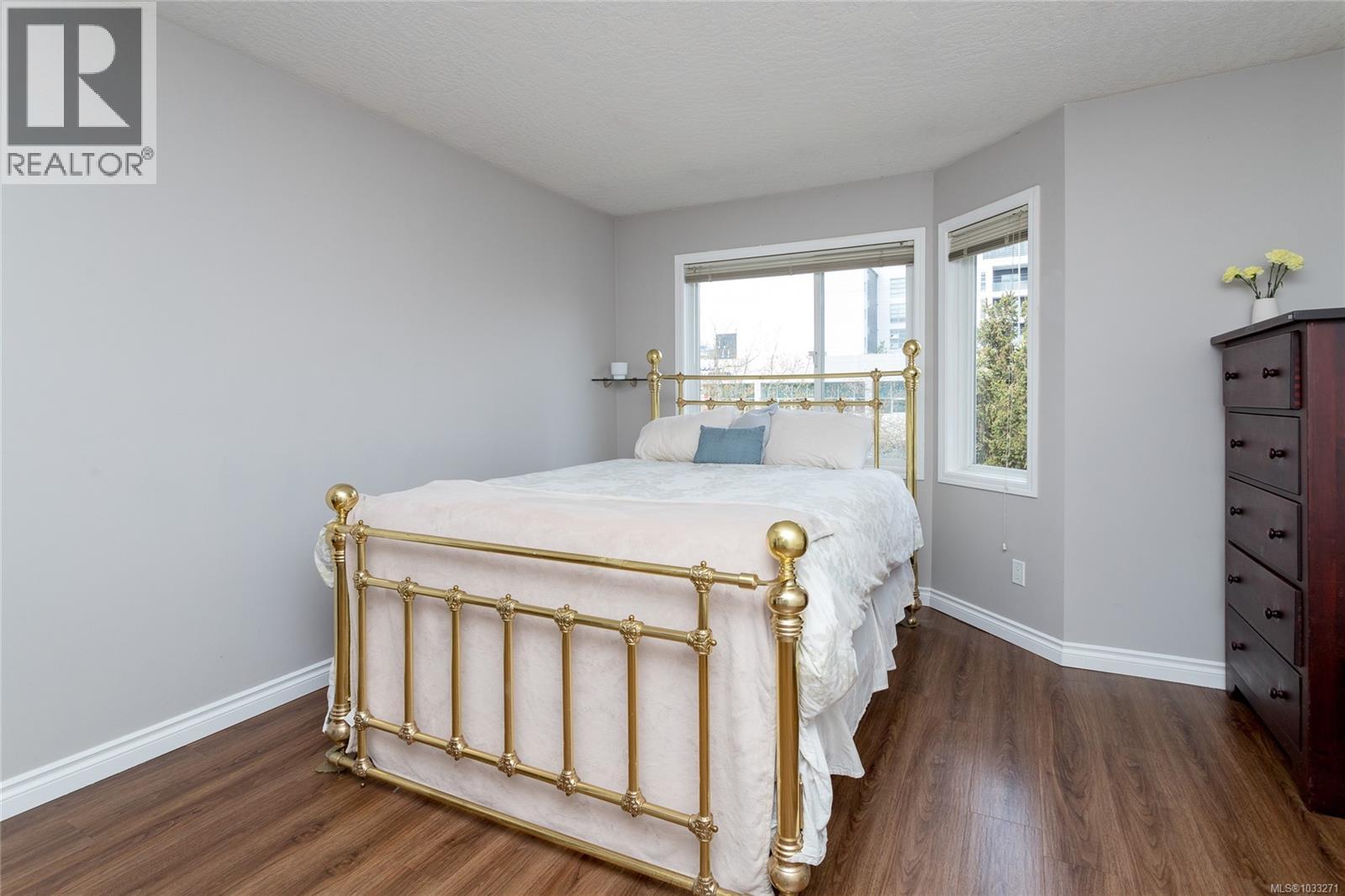 #315 3931 Shelbourne St - 15