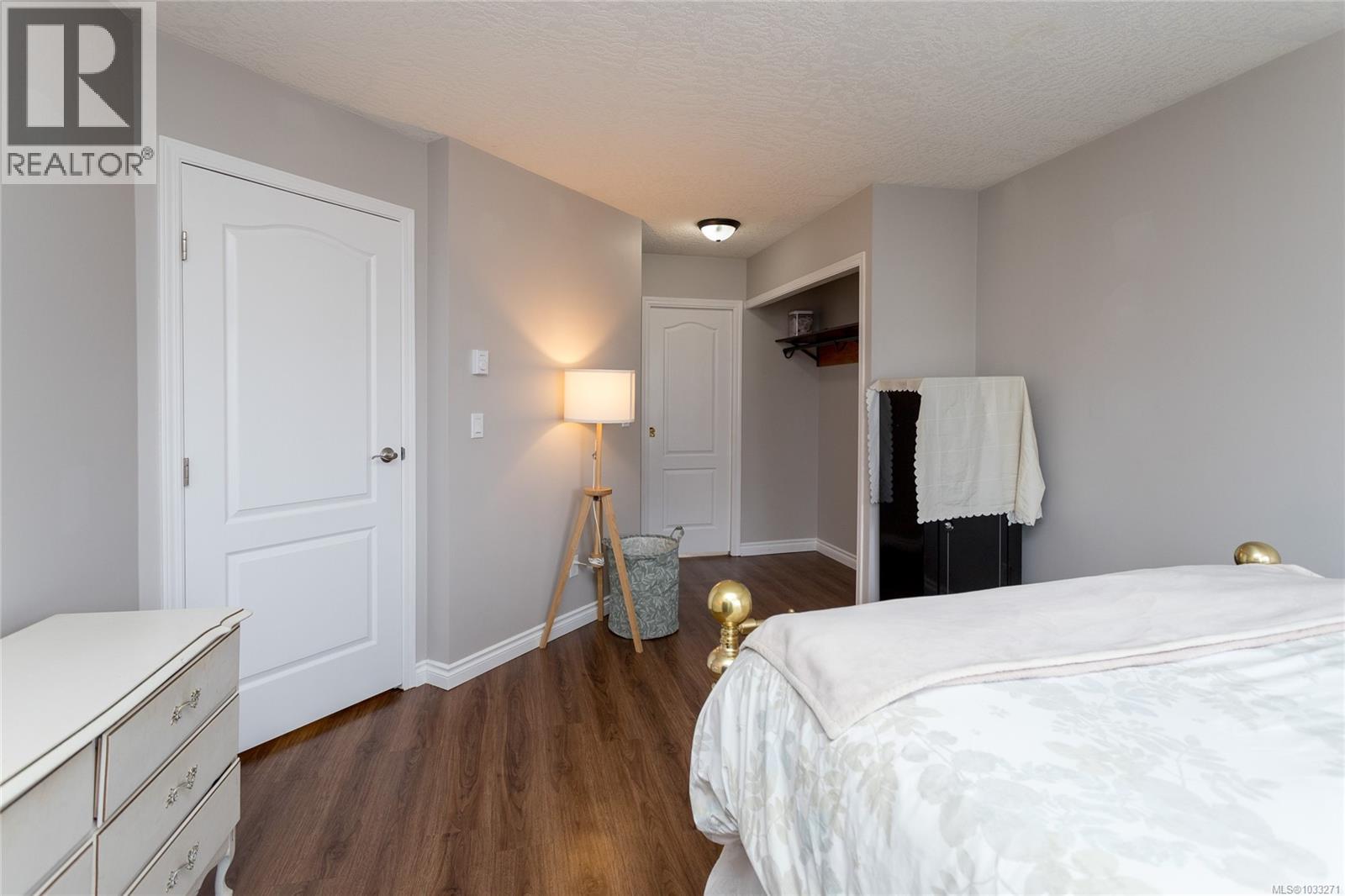 #315 3931 Shelbourne St - 16