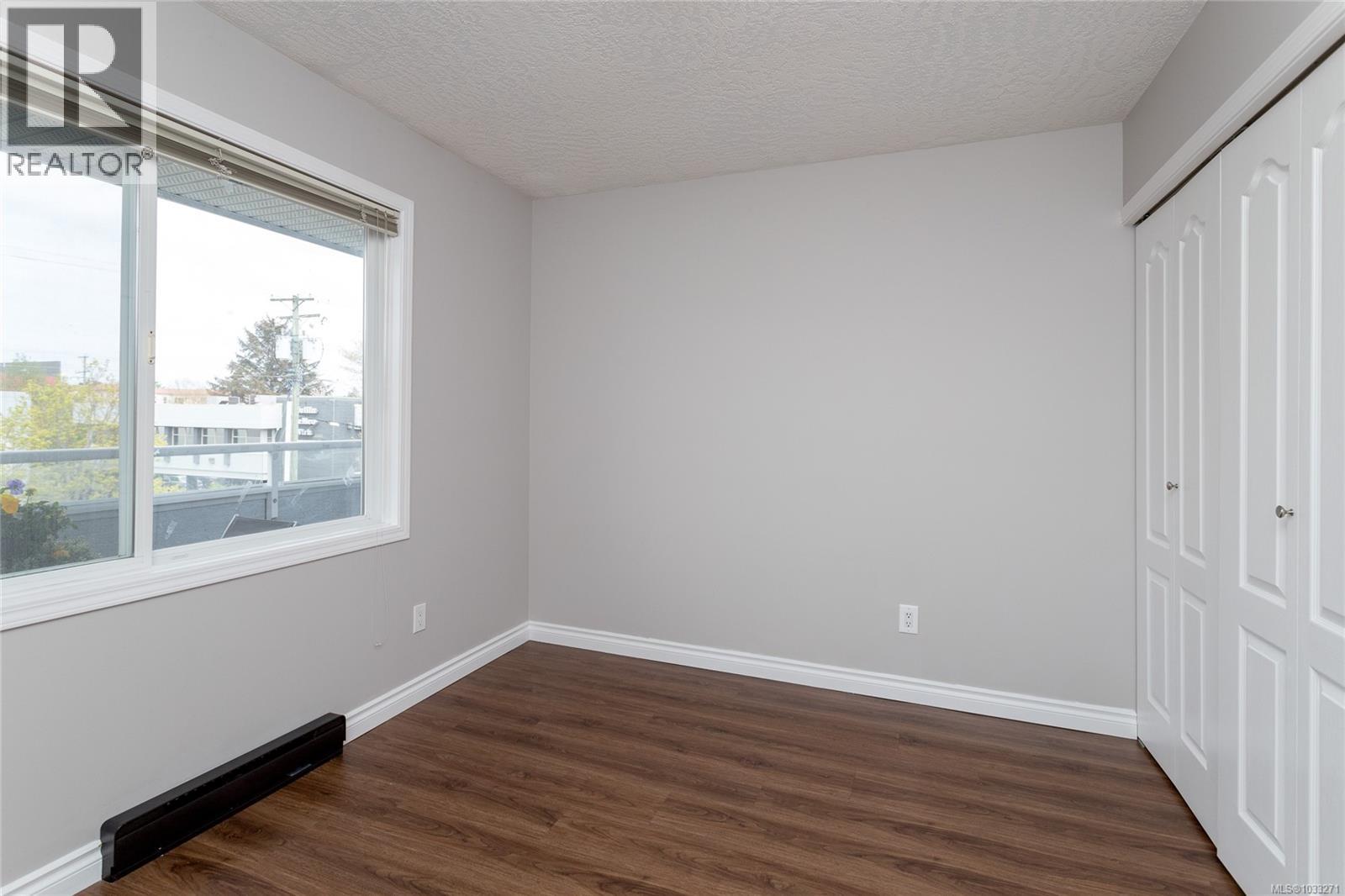 #315 3931 Shelbourne St - 19