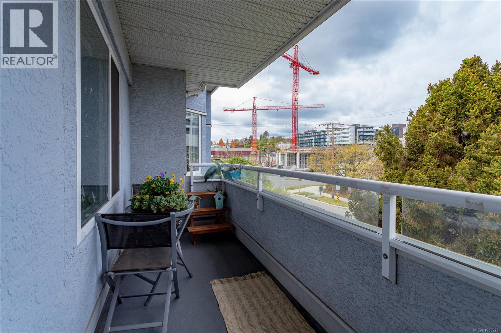 315 3931 Shelbourne Street, Saanich