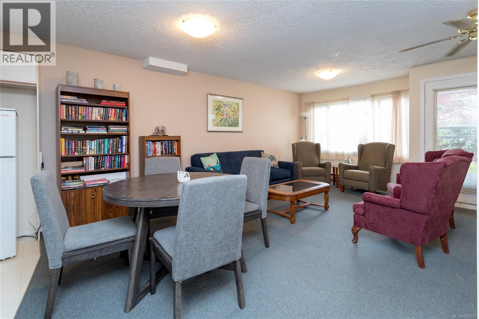 315 3931 Shelbourne Street, Saanich