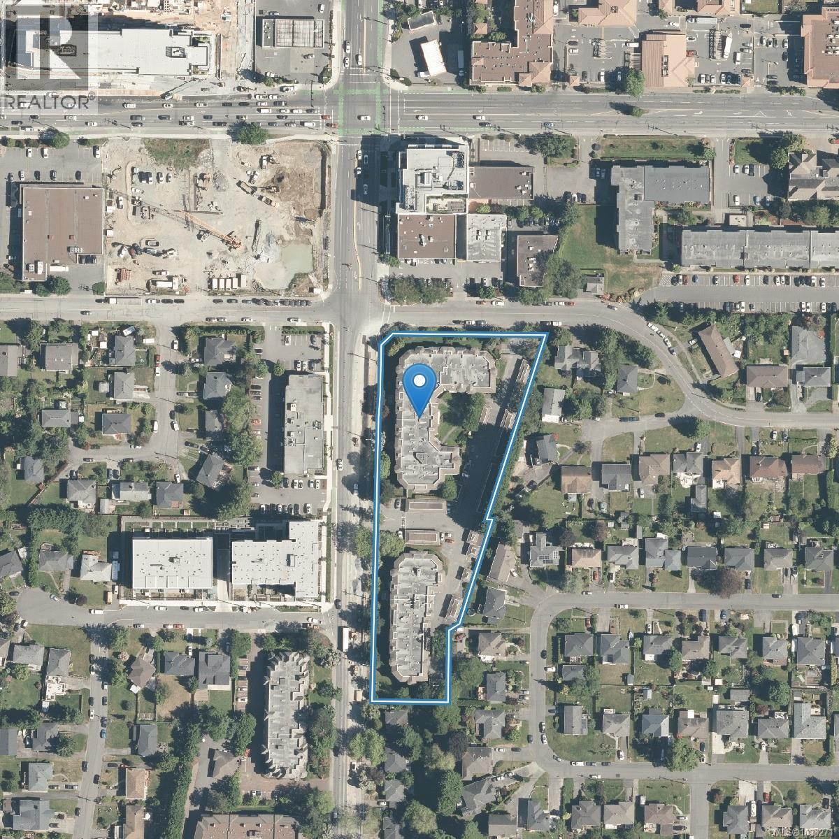 315 3931 Shelbourne Street, Saanich