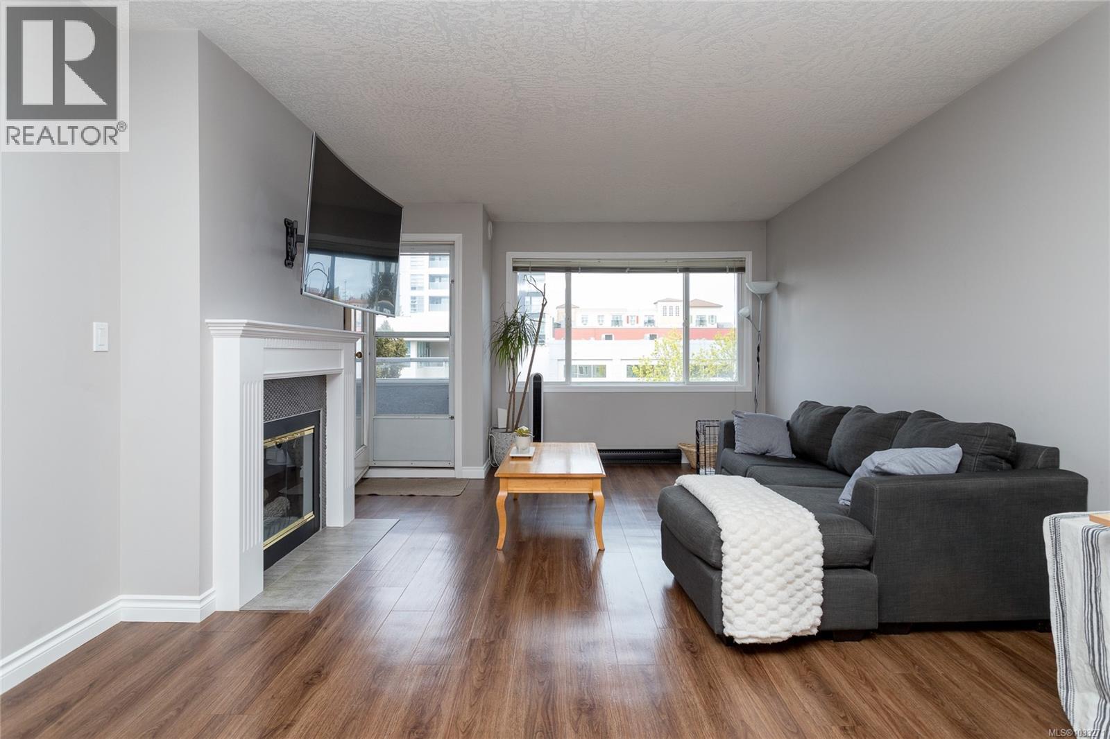 #315 3931 Shelbourne St - 5