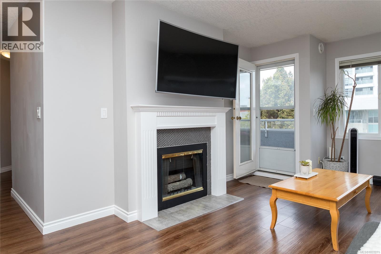#315 3931 Shelbourne St - 7