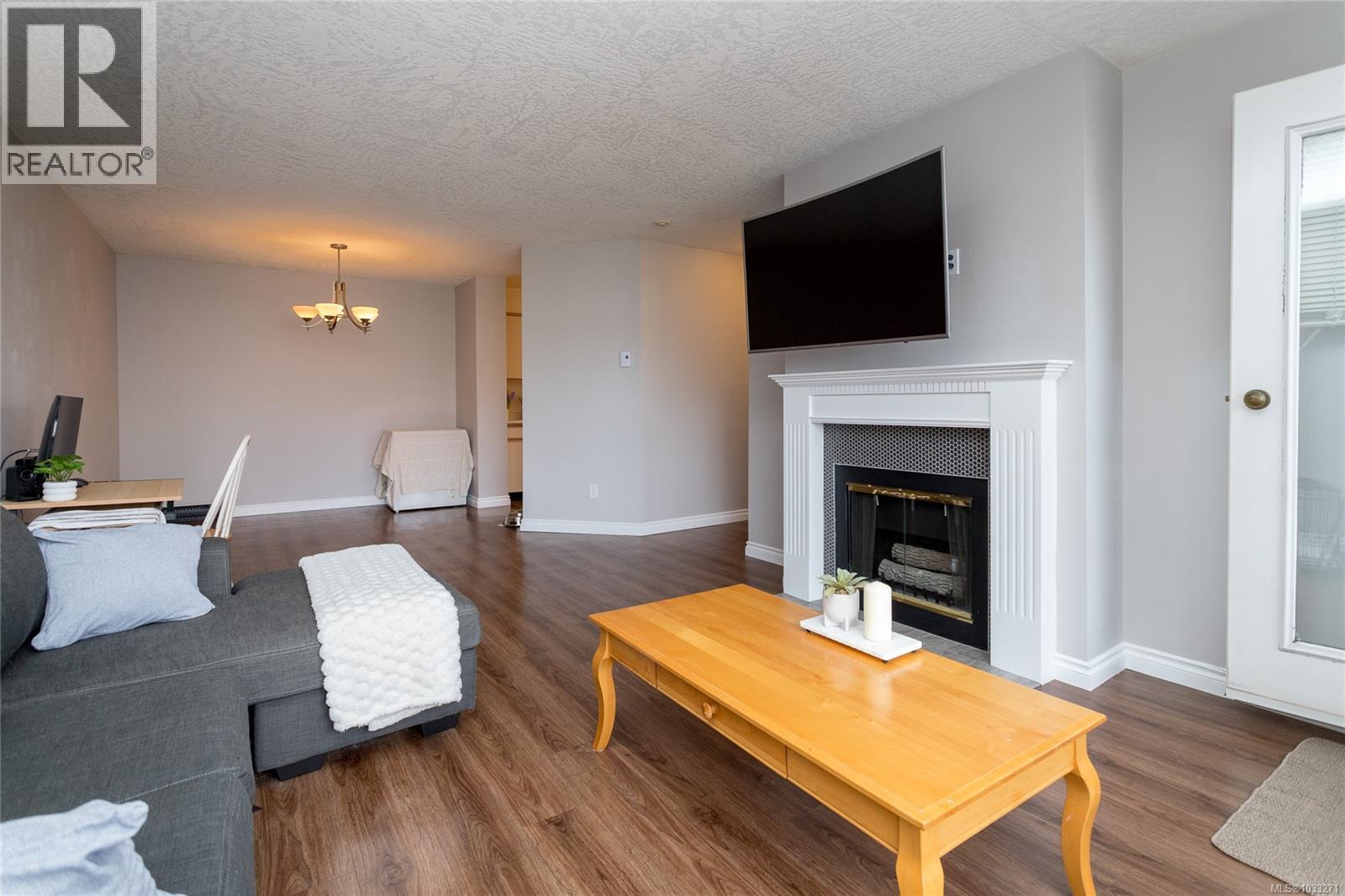 315 3931 Shelbourne Street, Saanich