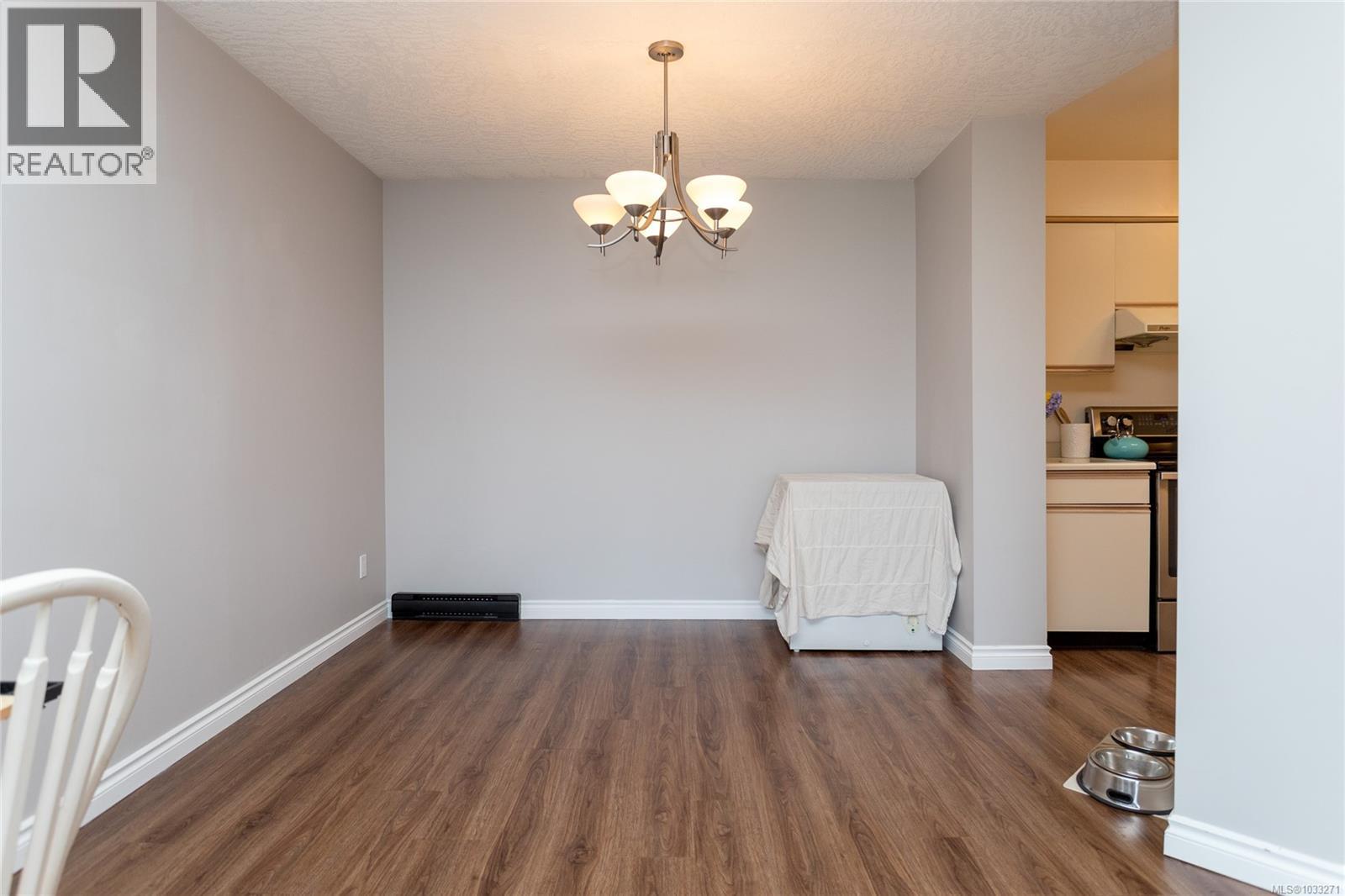 315 3931 Shelbourne Street, Saanich