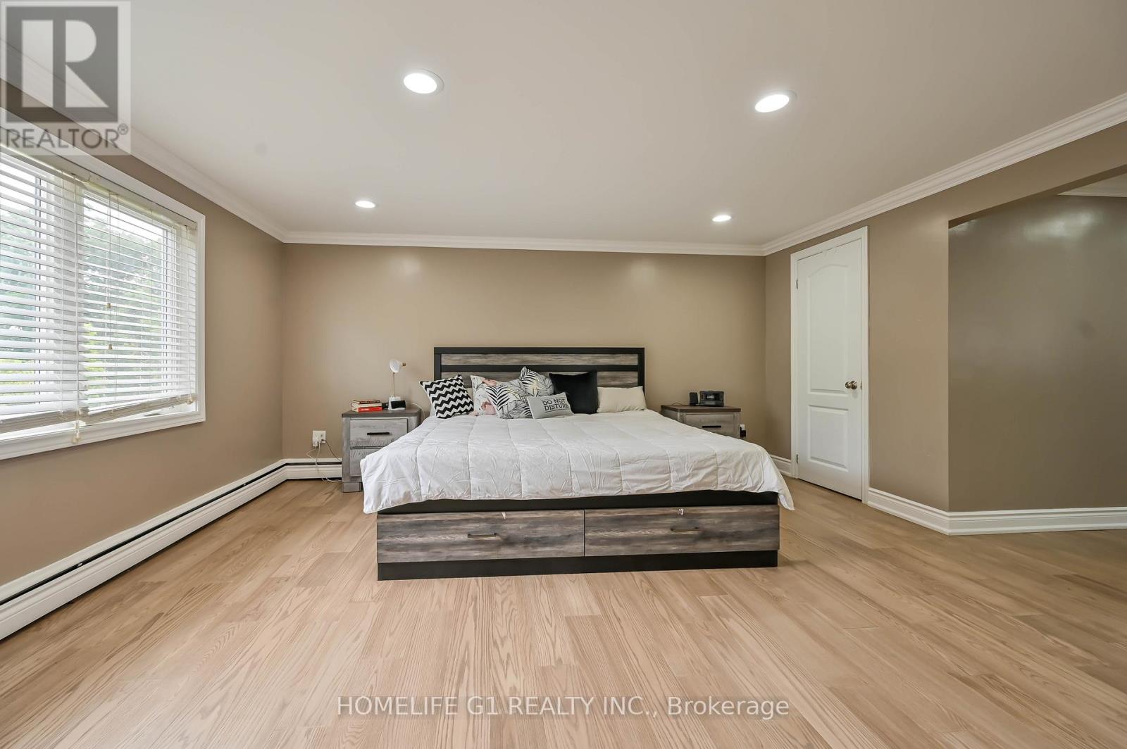 10 DOUGLAS PLACE — photo 29