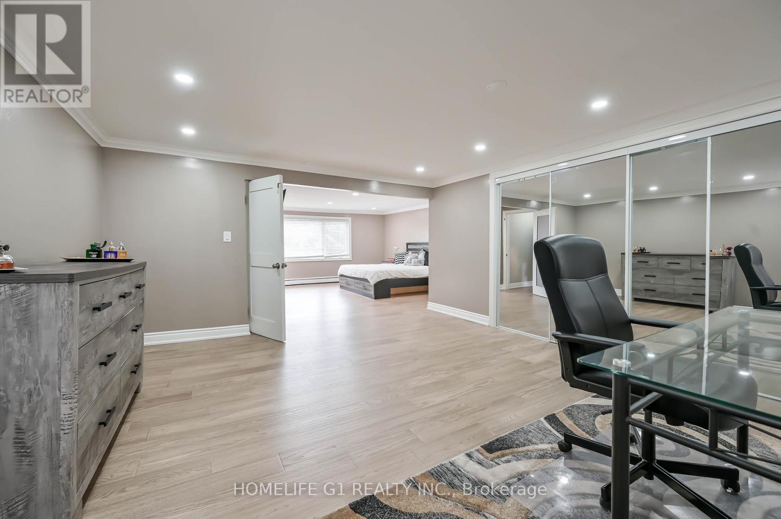 10 DOUGLAS PLACE — photo 32
