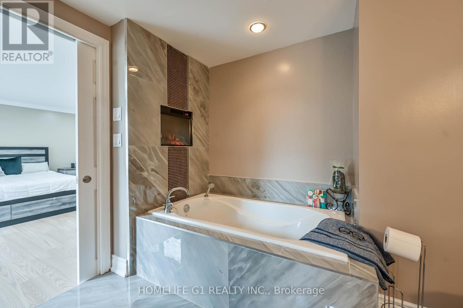 10 DOUGLAS PLACE — photo 34