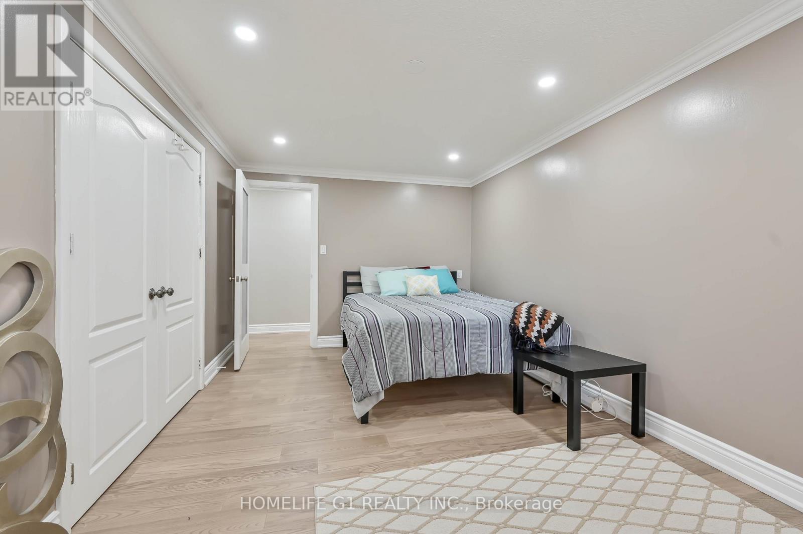 10 DOUGLAS PLACE — photo 37