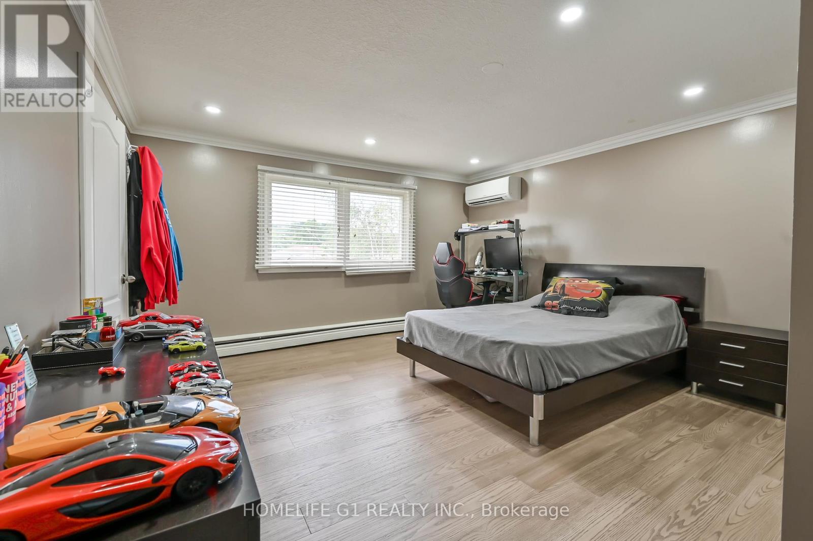10 DOUGLAS PLACE — photo 38