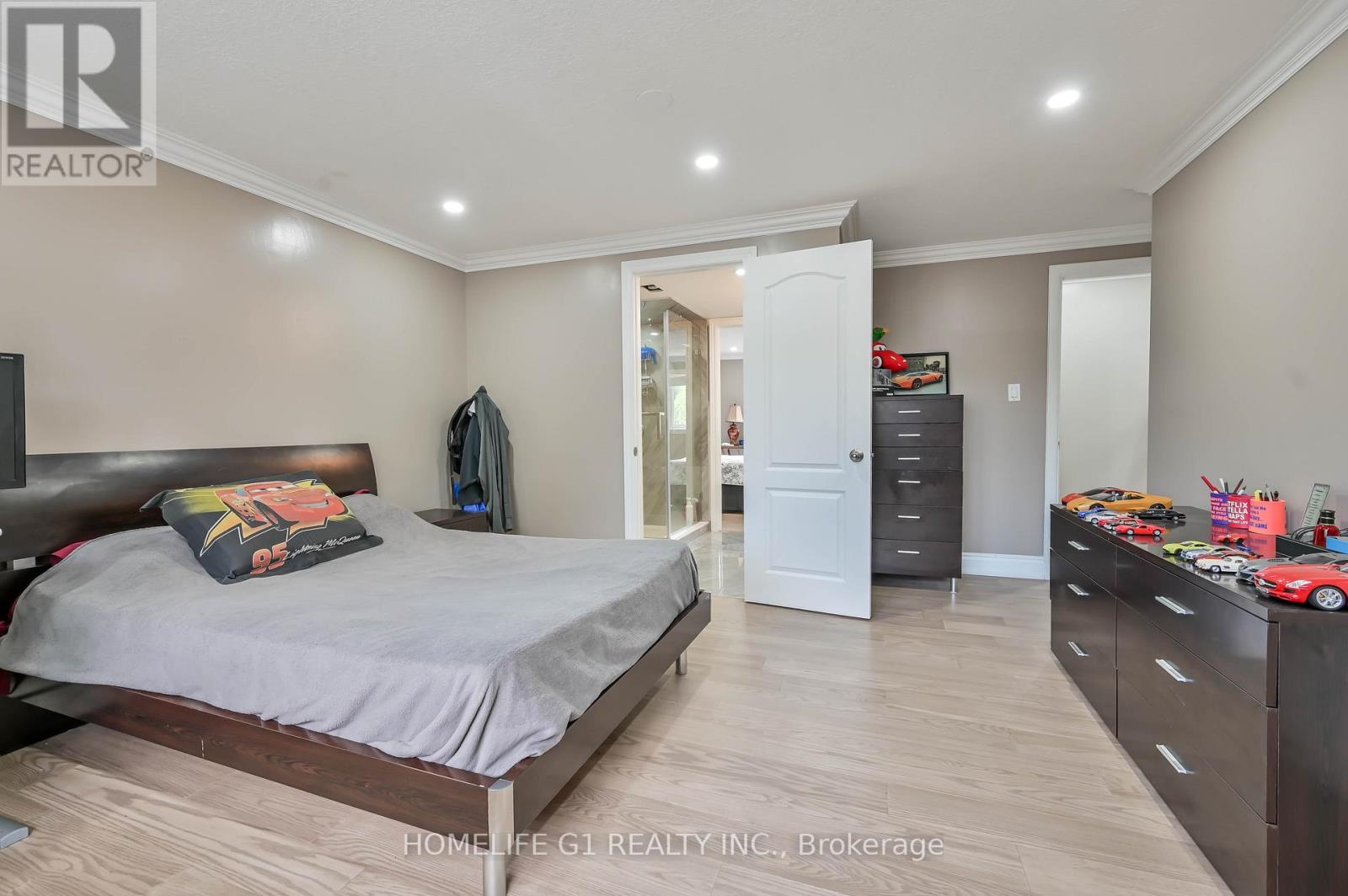 10 DOUGLAS PLACE — photo 39