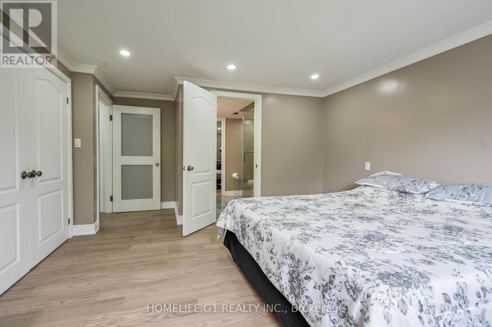 10 DOUGLAS PLACE — photo 42