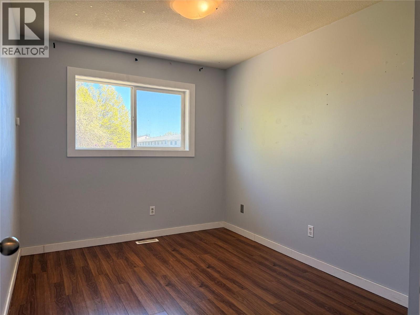 881 Evergreen Place - 10