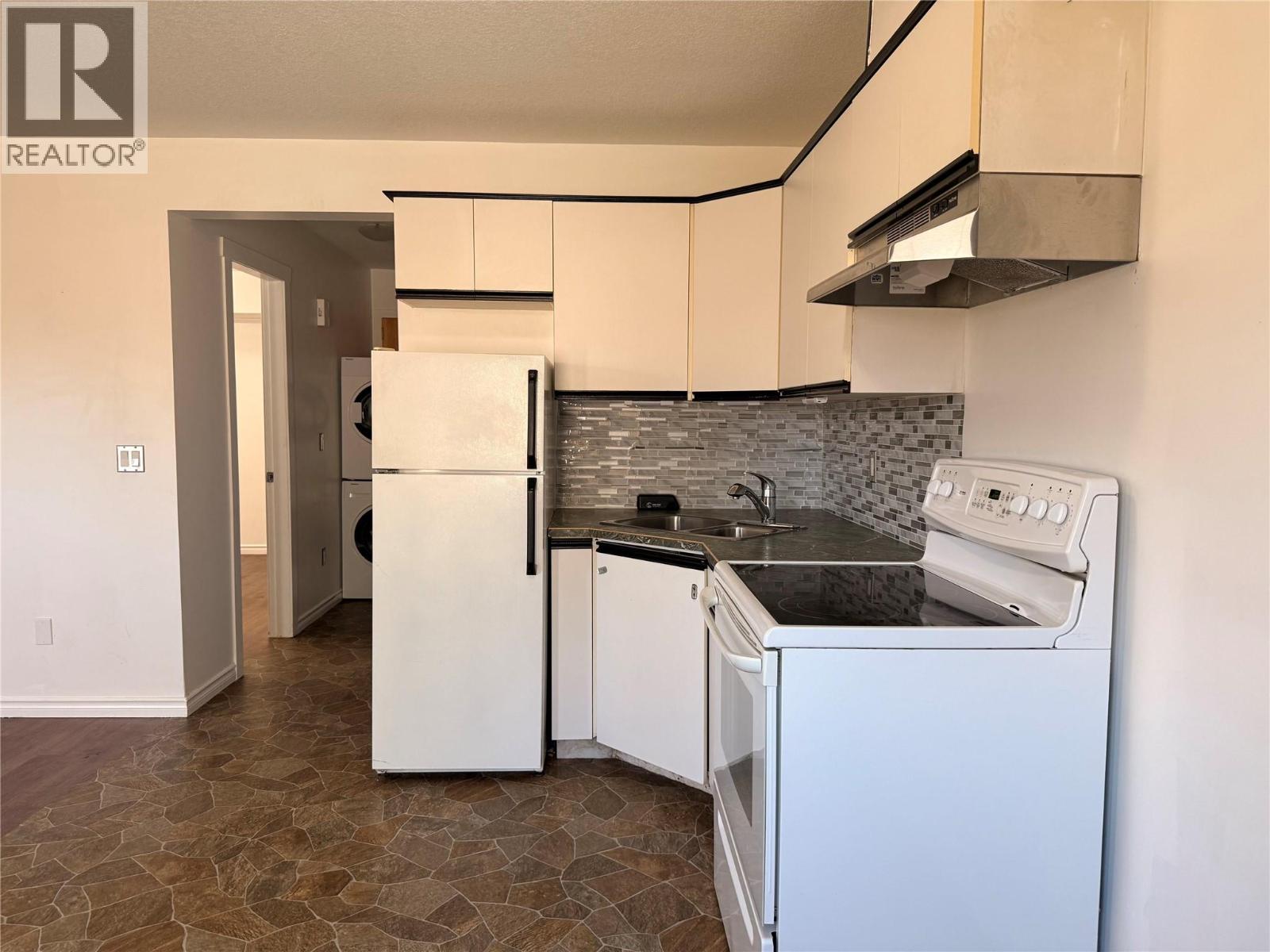 881 Evergreen Place - 19
