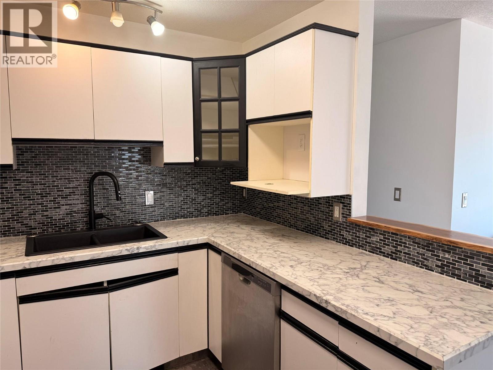 881 Evergreen Place - 14