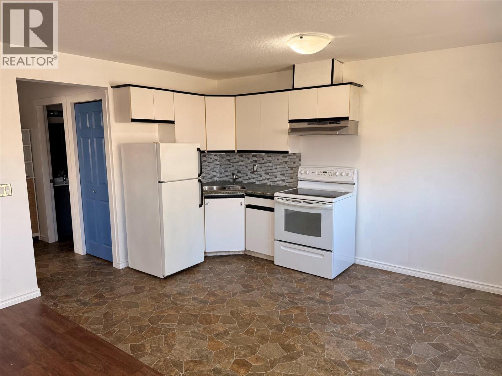 881 Evergreen Place - 18