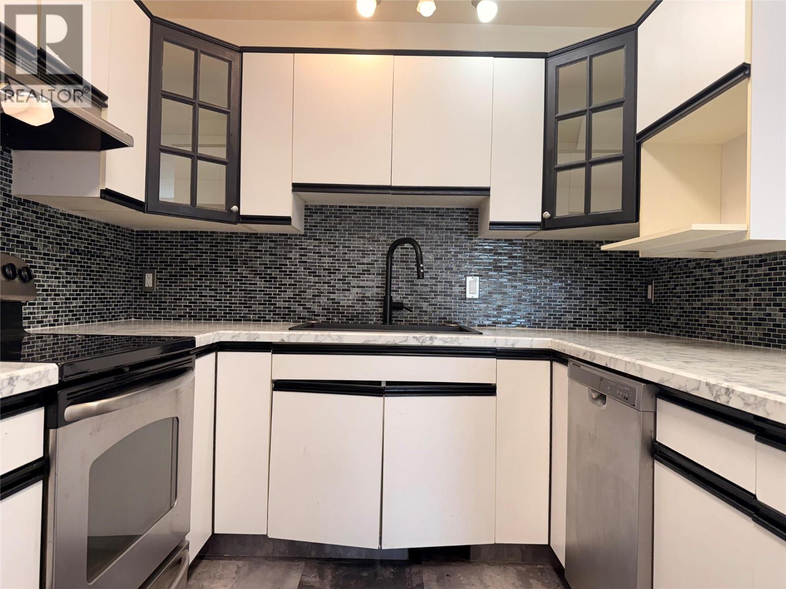 881 Evergreen Place - 13