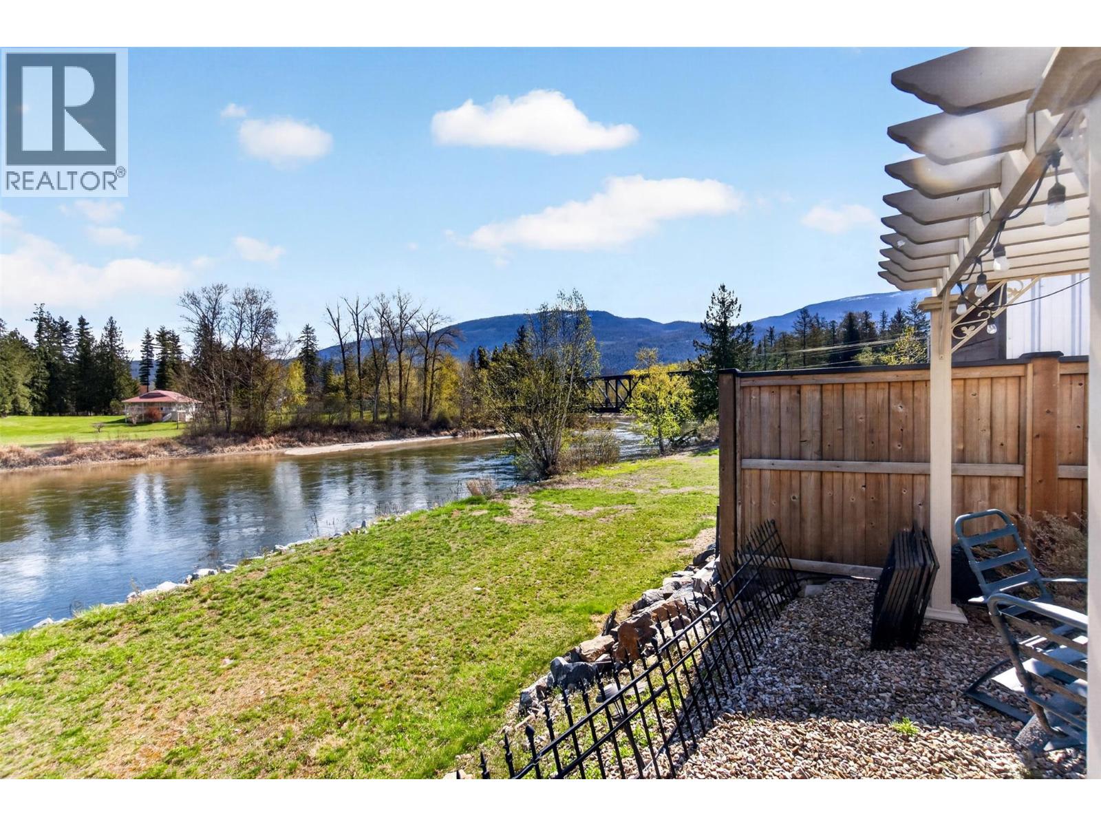  1383 SilverSands Road, Sicamous