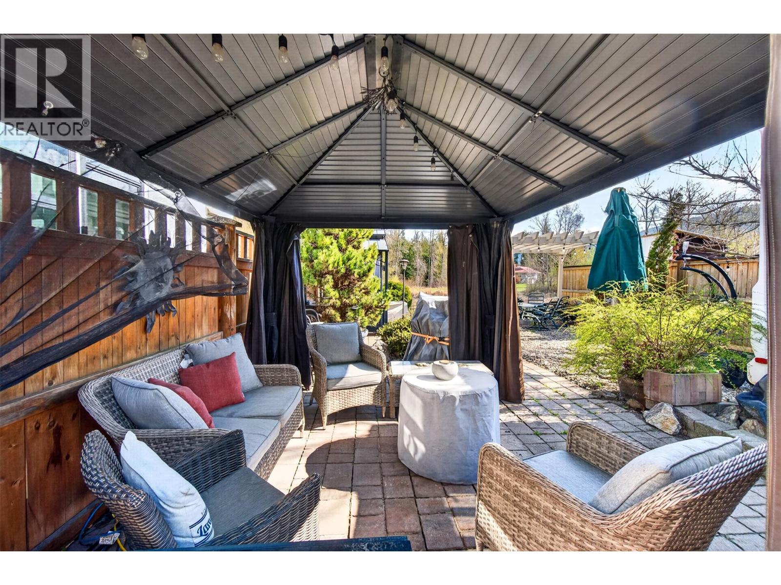  1383 SilverSands Road, Sicamous