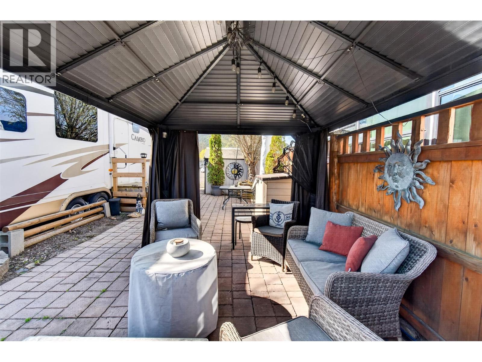  1383 SilverSands Road, Sicamous