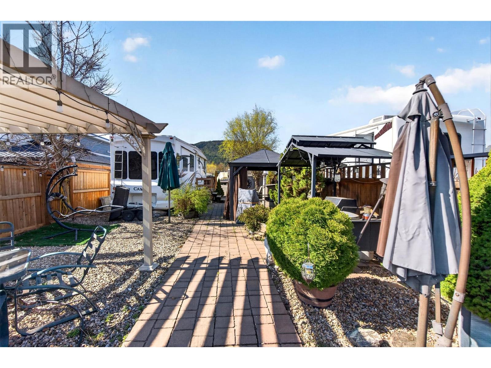  1383 SilverSands Road, Sicamous