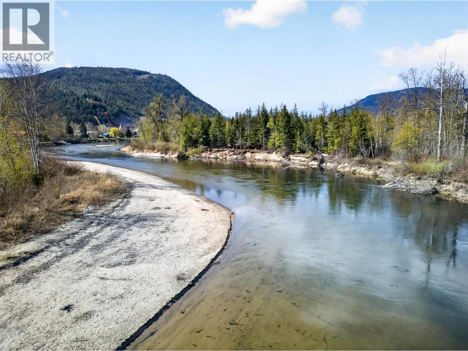  1383 SilverSands Road, Sicamous