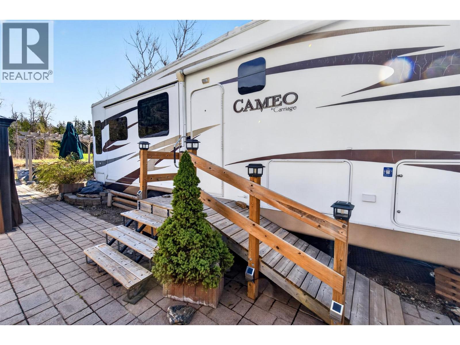  1383 SilverSands Road, Sicamous