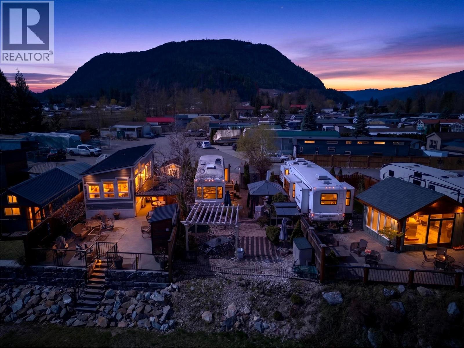  1383 SilverSands Road, Sicamous