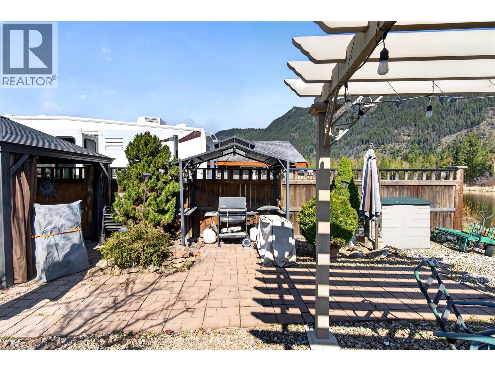  1383 SilverSands Road, Sicamous