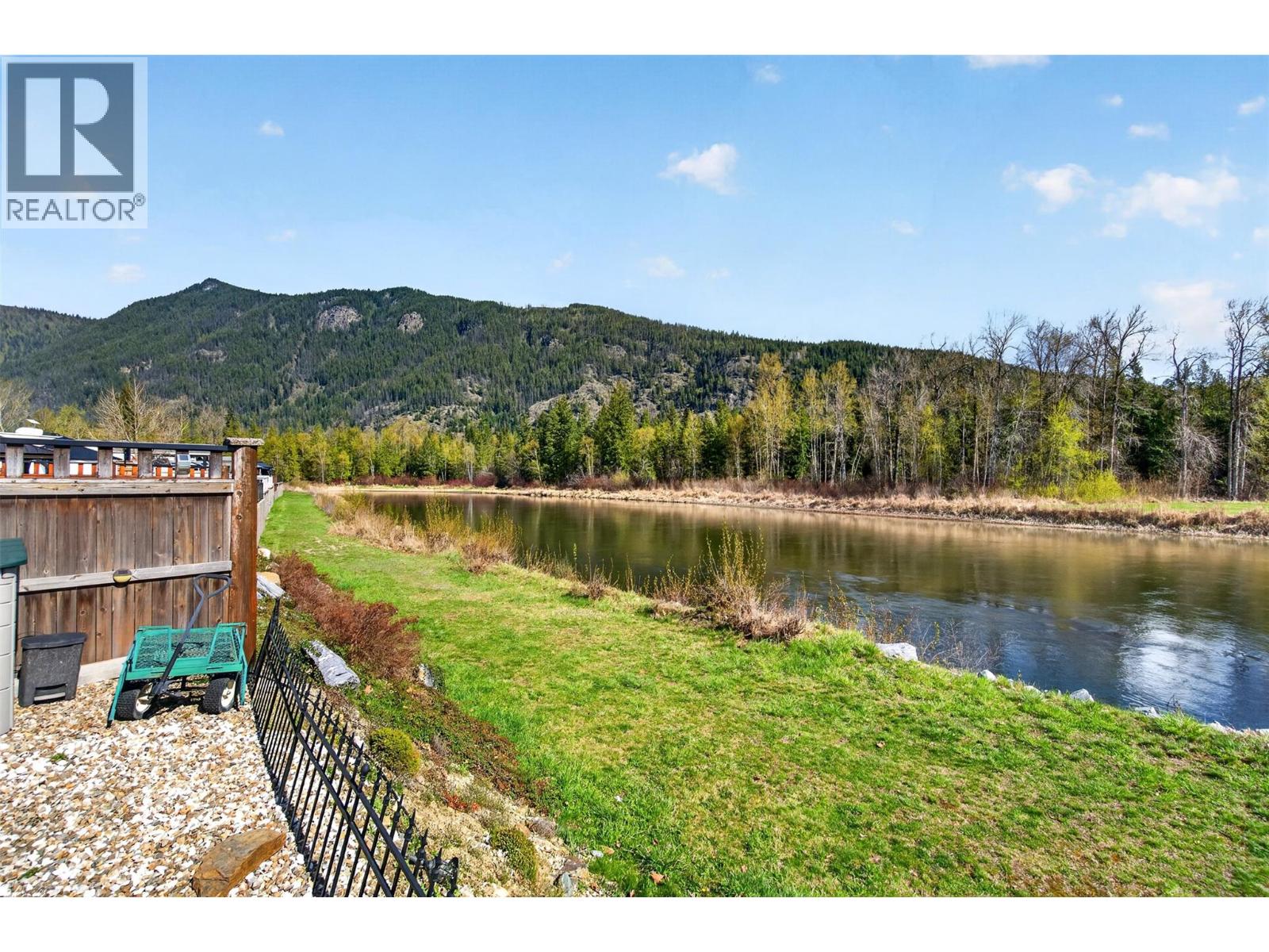  1383 SilverSands Road, Sicamous