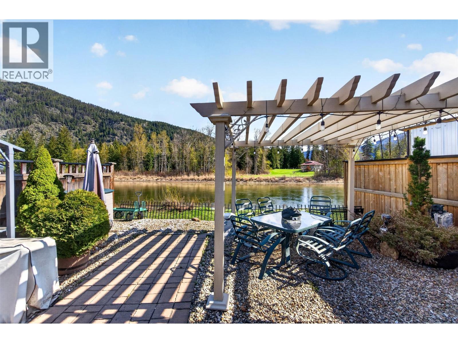  1383 SilverSands Road, Sicamous