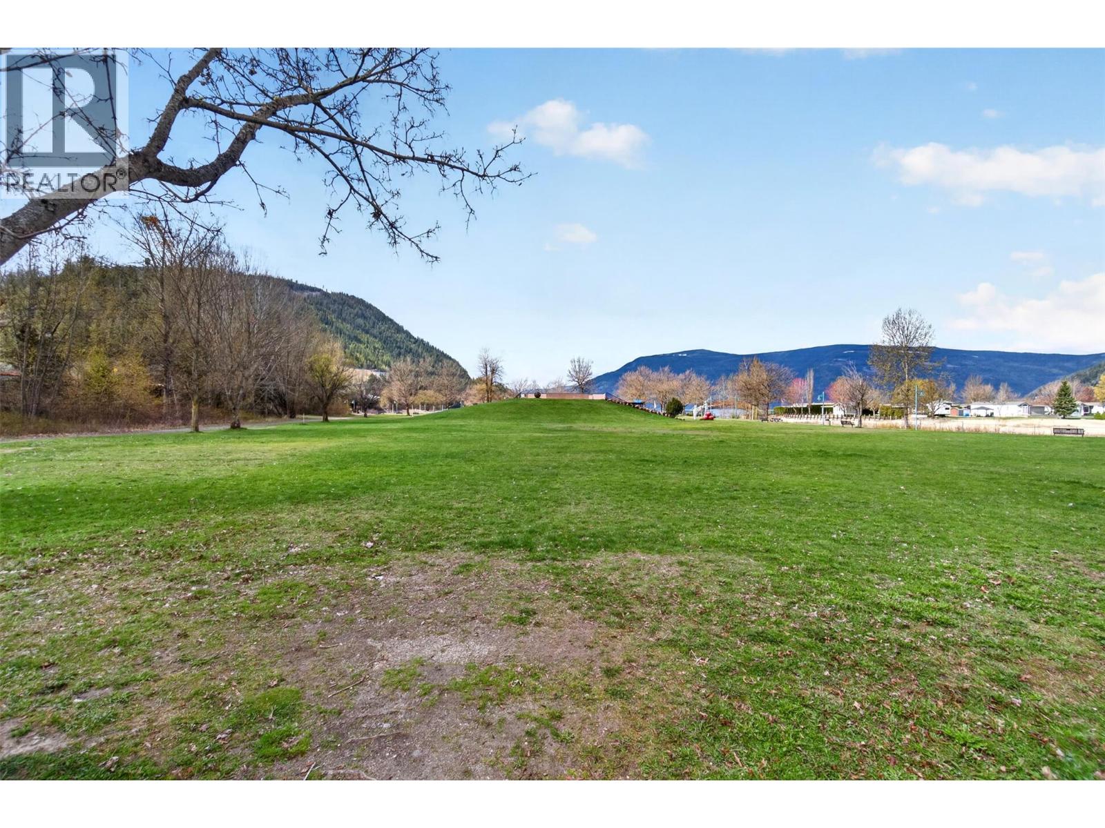  1383 SilverSands Road, Sicamous