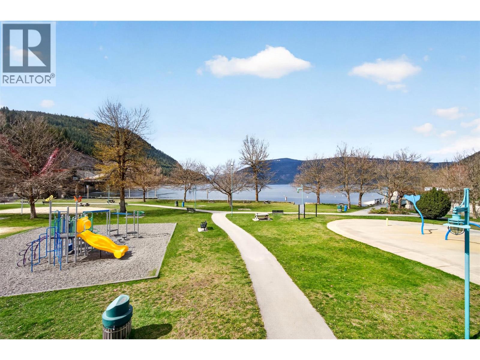  1383 SilverSands Road, Sicamous