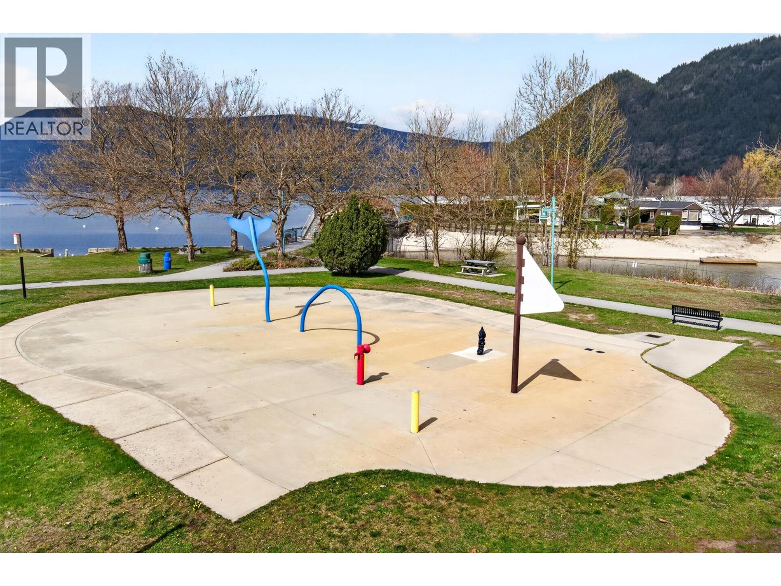  1383 SilverSands Road, Sicamous