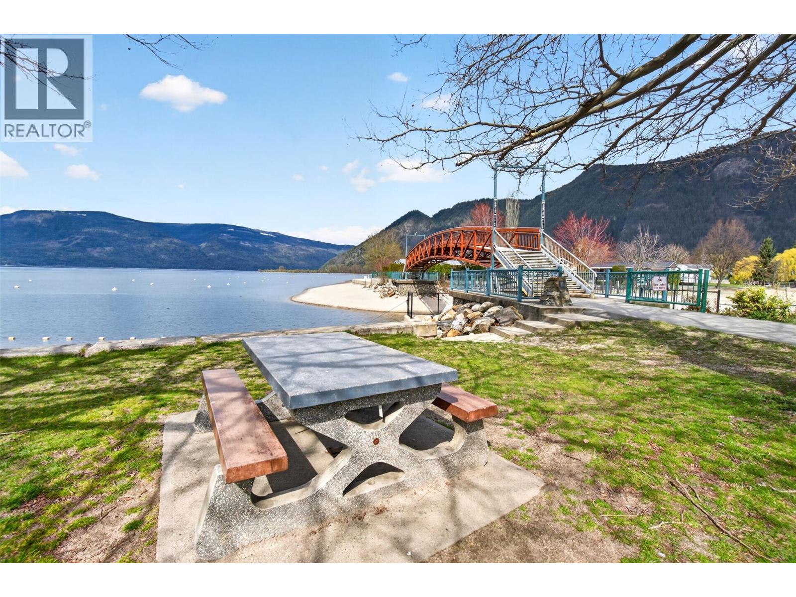  1383 SilverSands Road, Sicamous