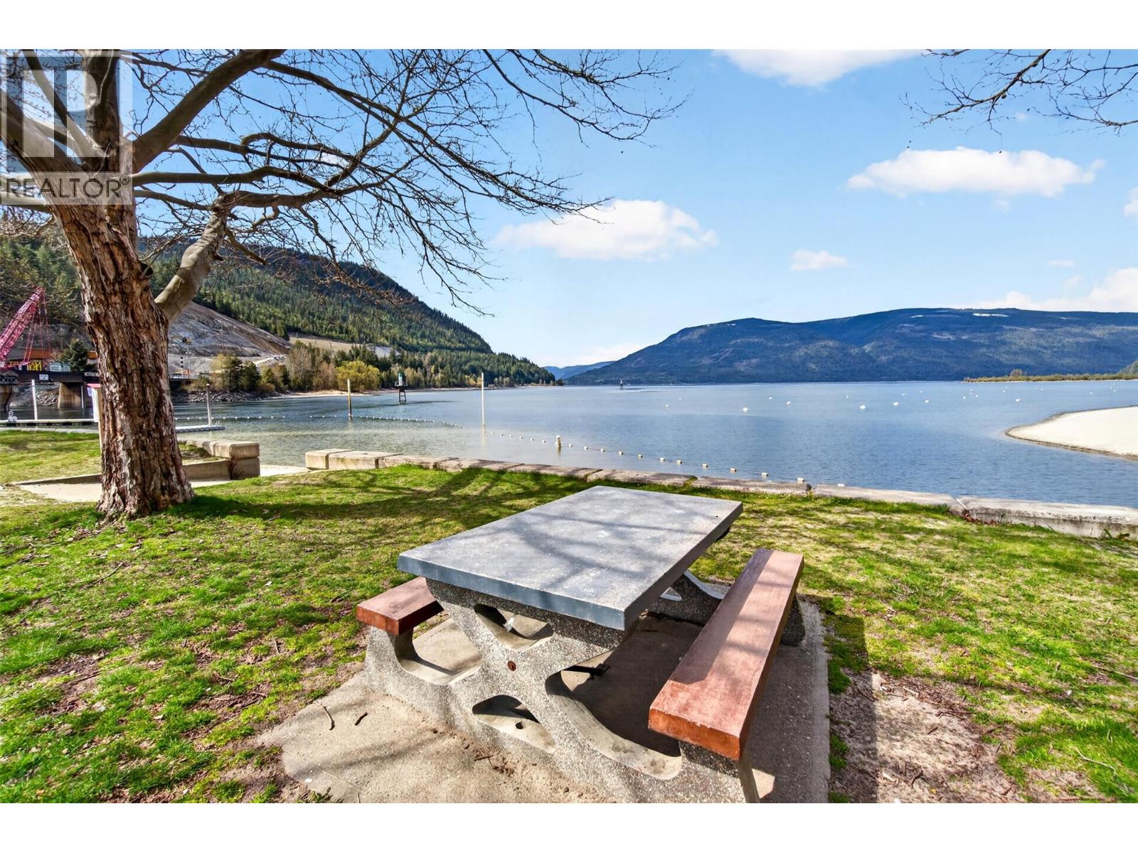  1383 SilverSands Road, Sicamous