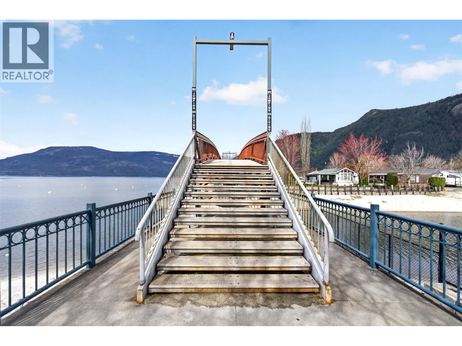  1383 SilverSands Road, Sicamous