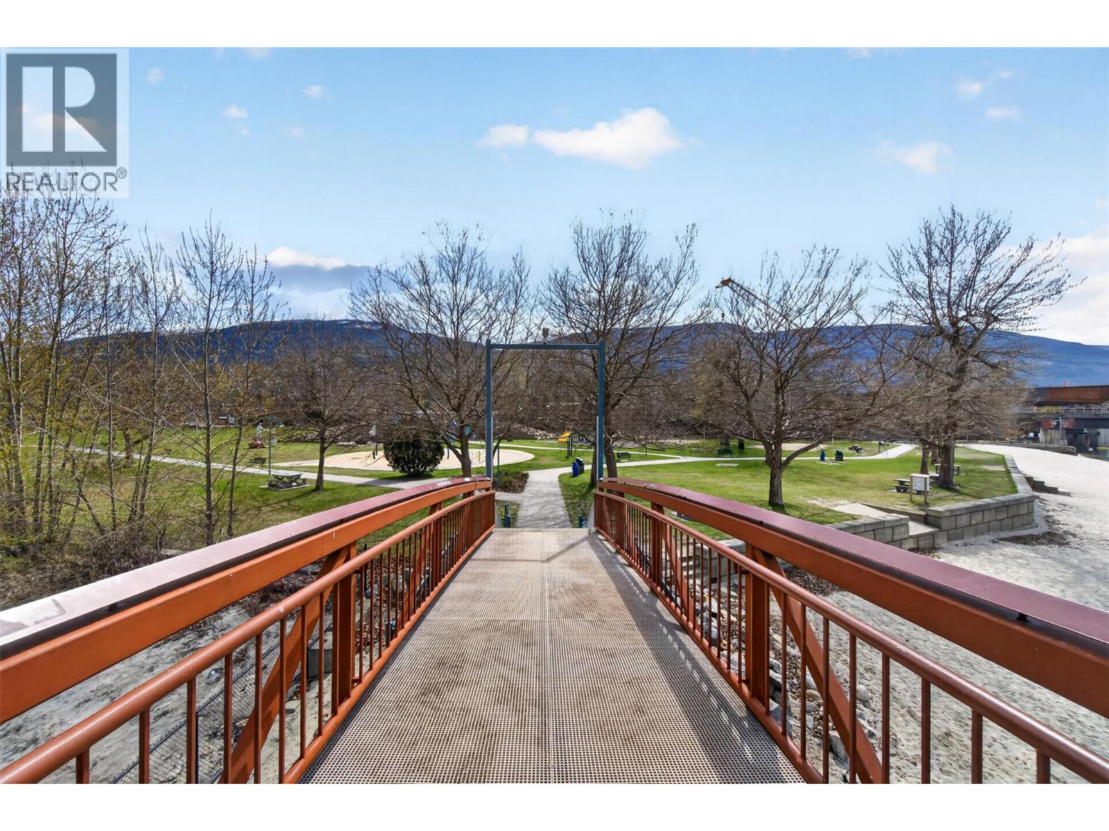  1383 SilverSands Road, Sicamous