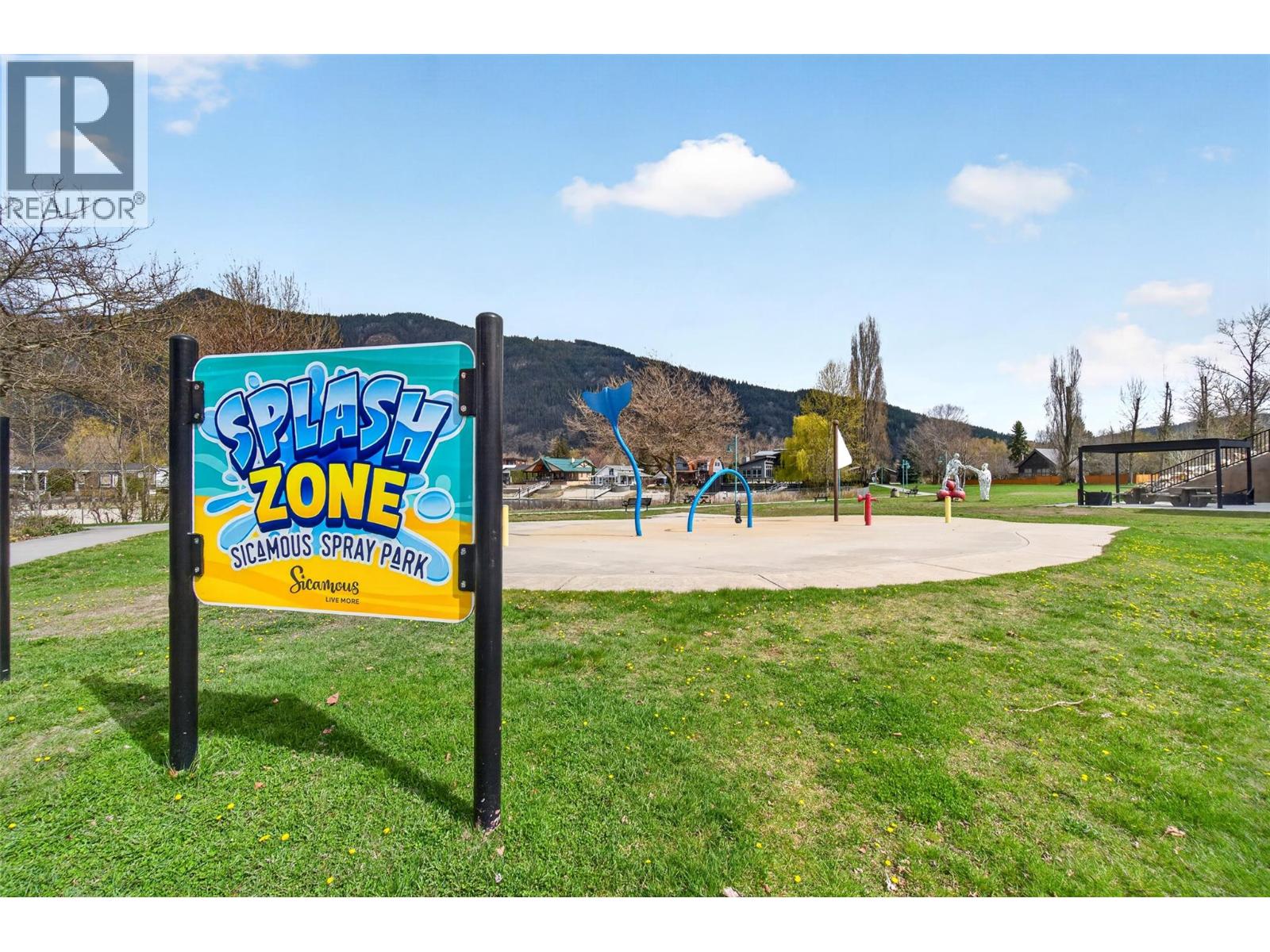  1383 SilverSands Road, Sicamous