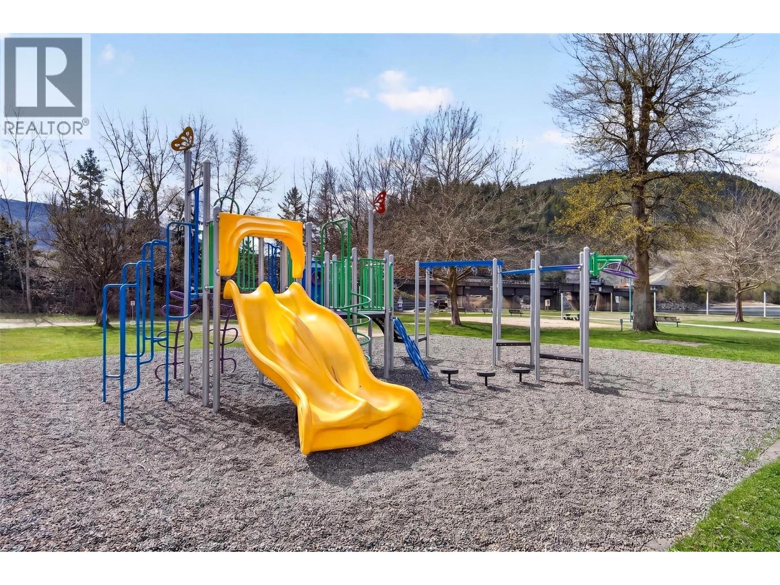  1383 SilverSands Road, Sicamous