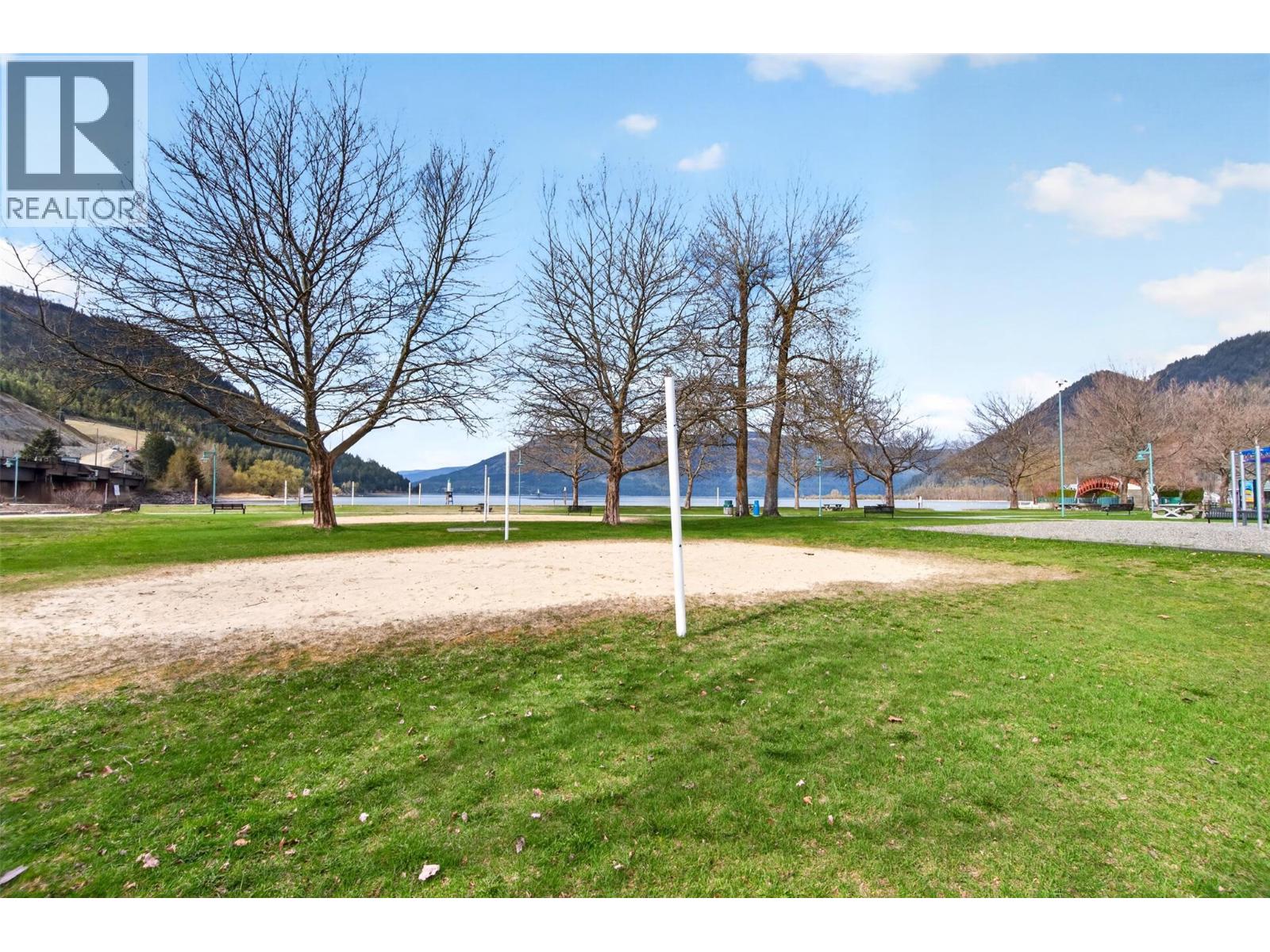  1383 SilverSands Road, Sicamous