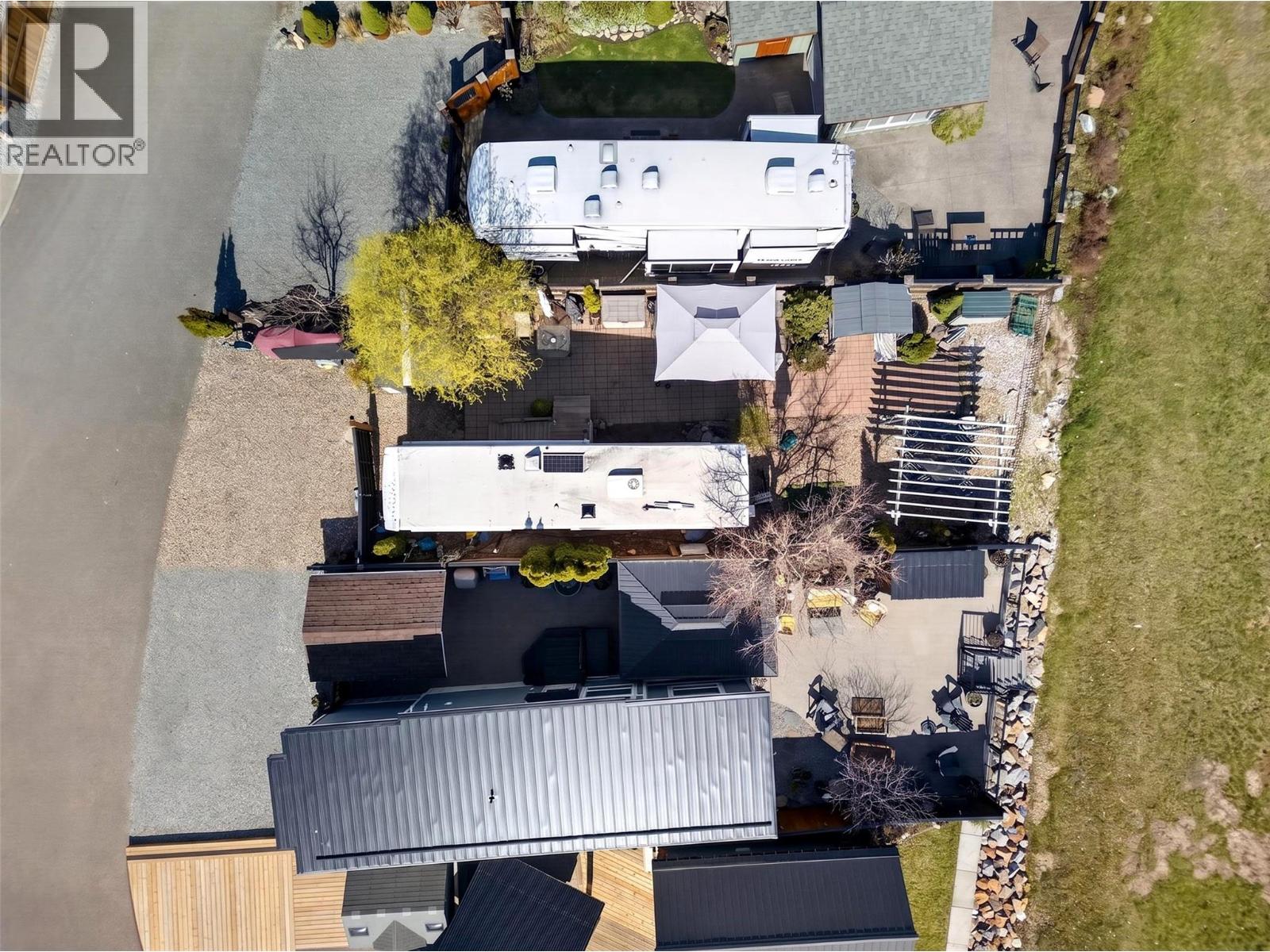  1383 SilverSands Road, Sicamous