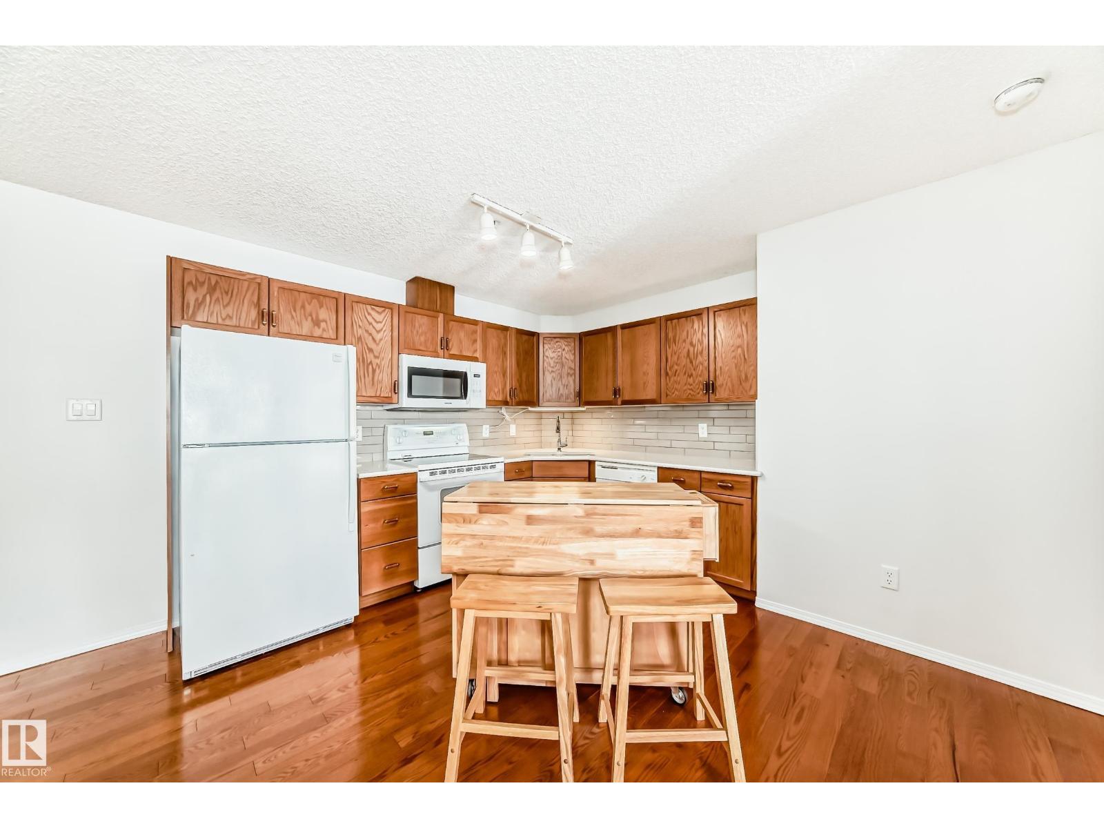 #105 16303 95 ST NW, Edmonton