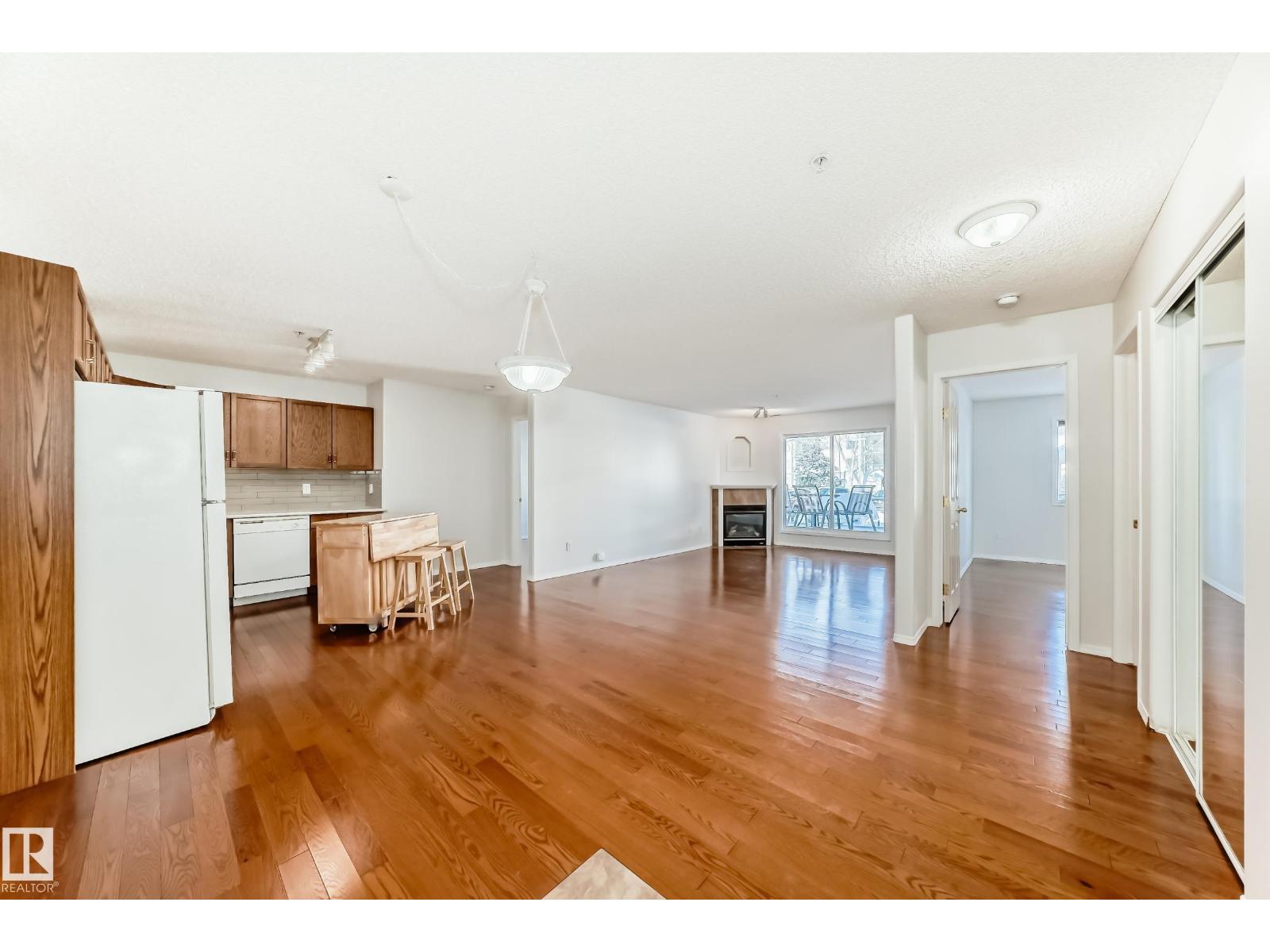 #105 16303 95 ST NW, Edmonton