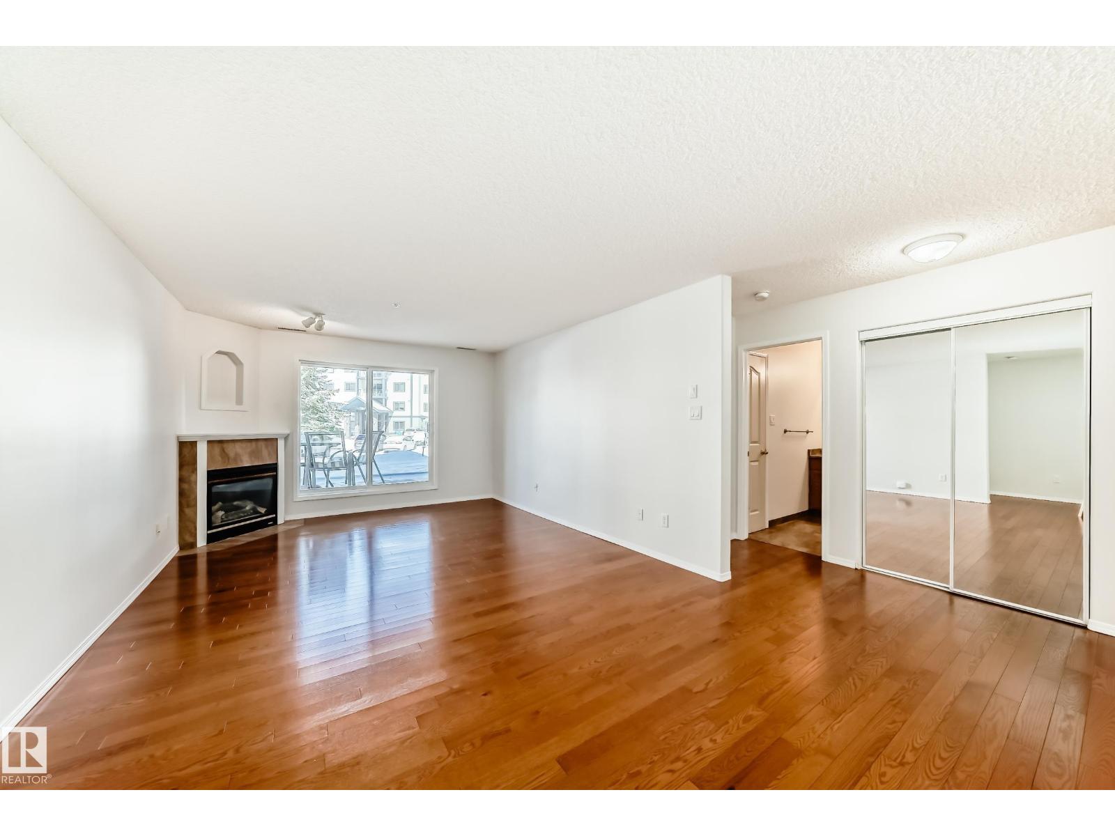 #105 16303 95 ST NW, Edmonton