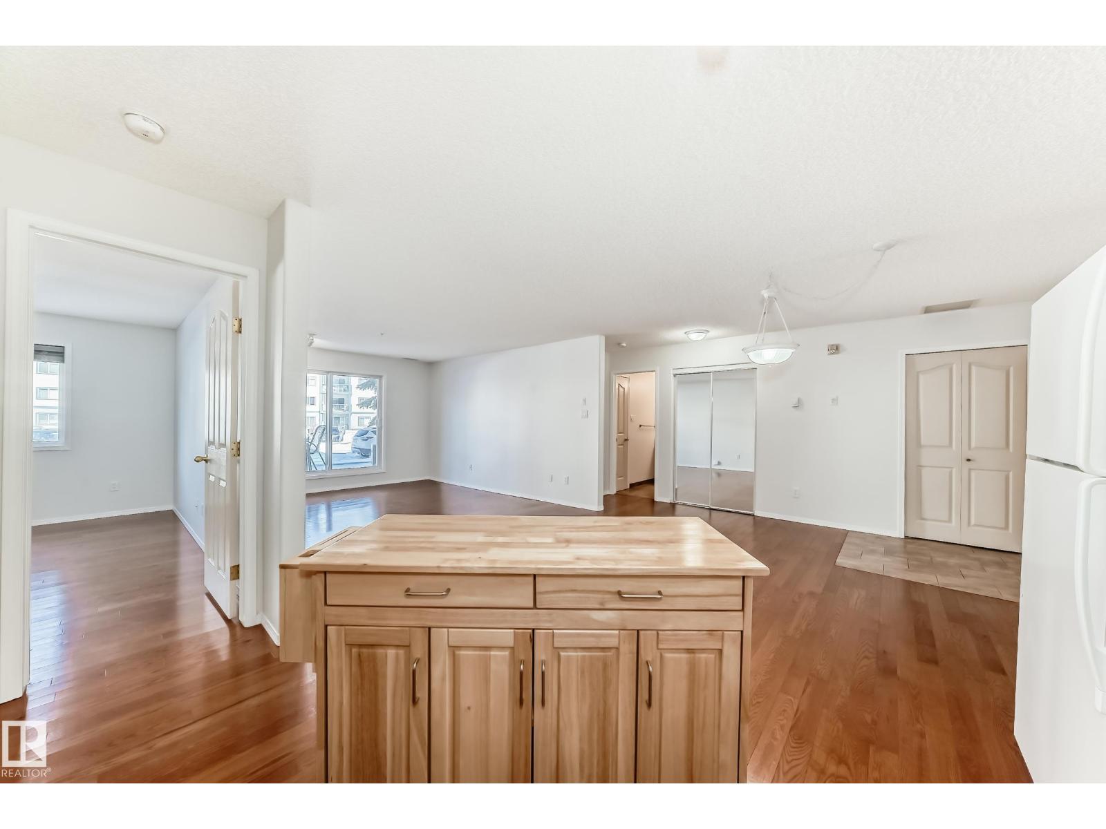 #105 16303 95 ST NW, Edmonton