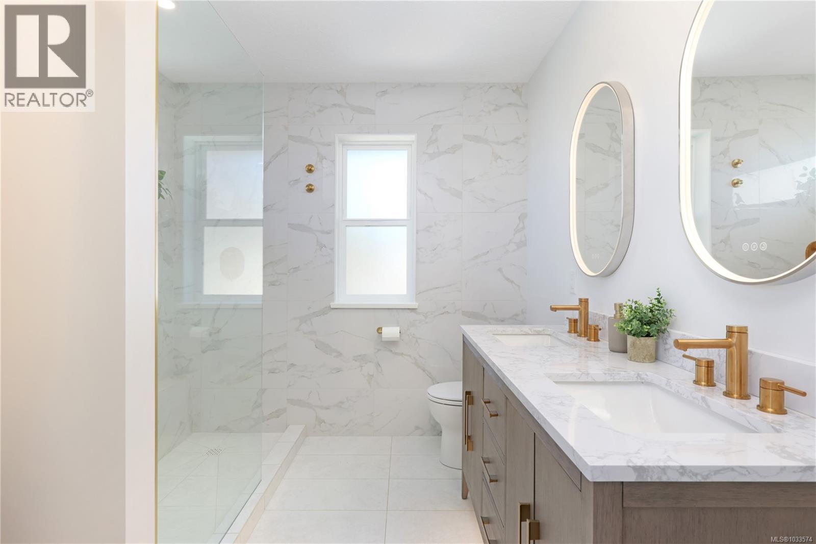 2461 Stirling Cres - 24