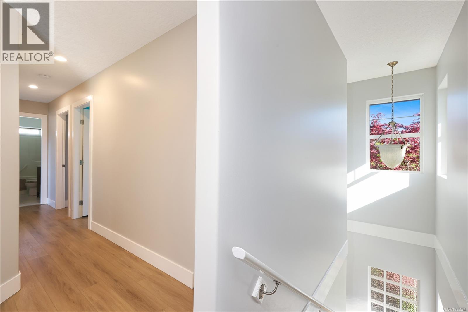 2461 Stirling Cres - 31