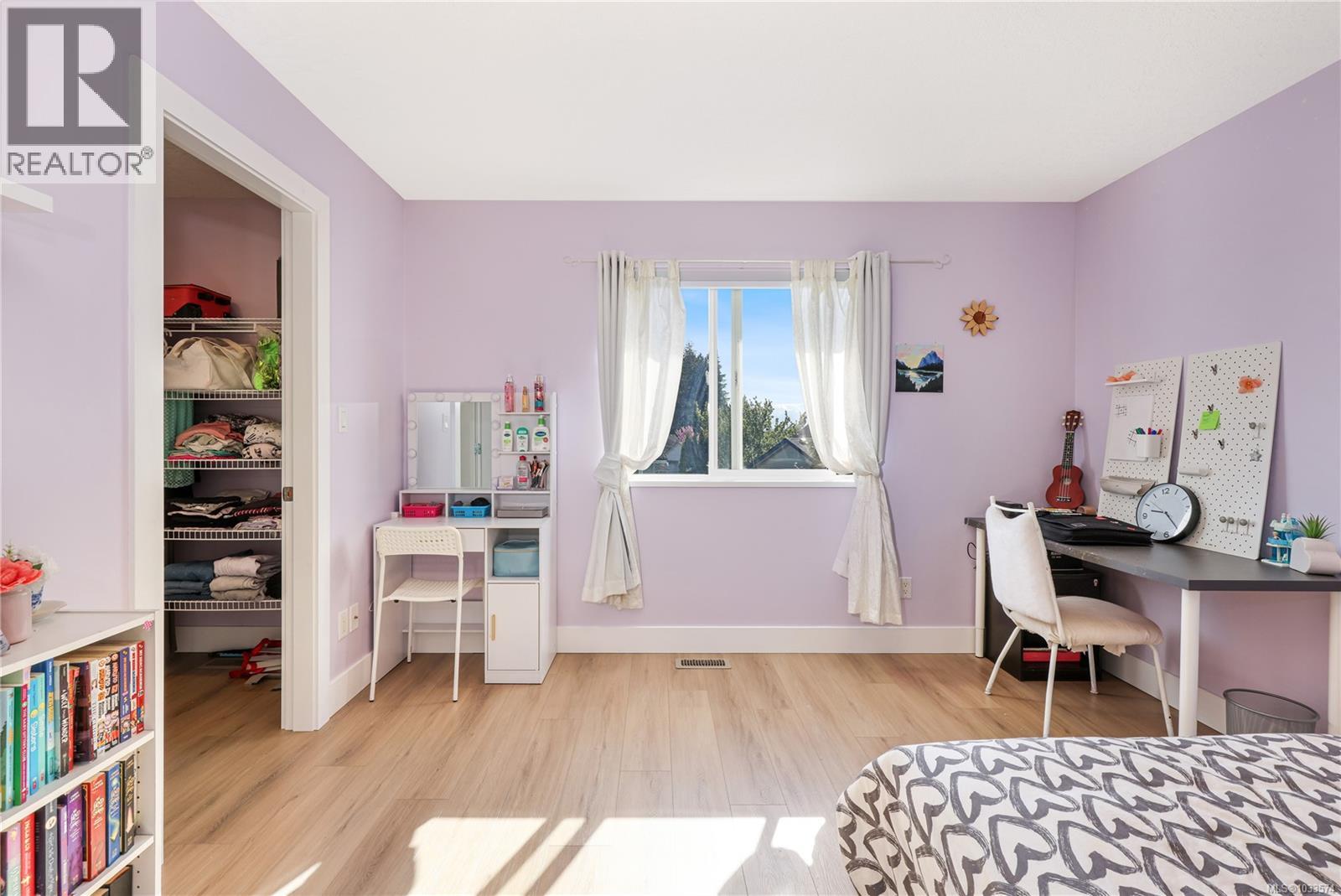 2461 Stirling Cres - 30